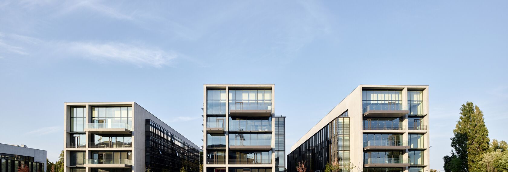 ConceptWall 86 Aluminium Façades, ThermoSystem 68 Aluminium Windows, ConceptWall 50 Aluminium Façades and TS 68-HV Aluminium Windows - Office building Jardins du Lou located in Lyon, France